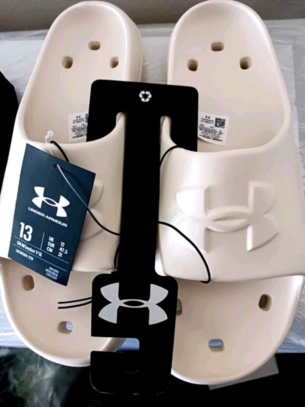Mens Under Armour Locker V Slides-Sandals Size 13 New with Tags + Free Socks